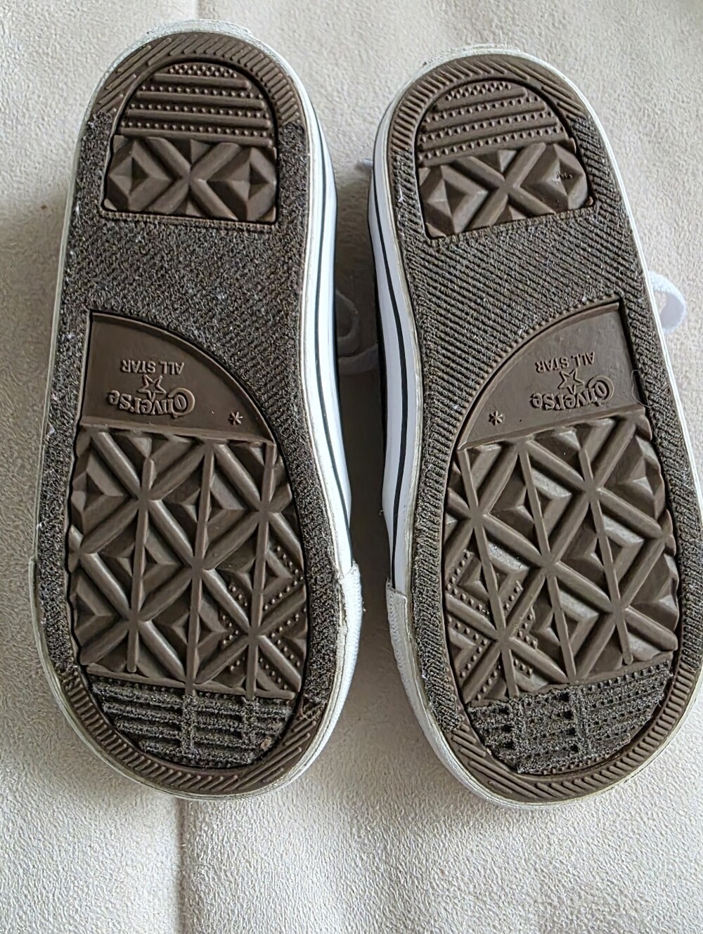 Black and White Toddler Converse Low Top Sneakers Both size 5 - Picture 6 of 13